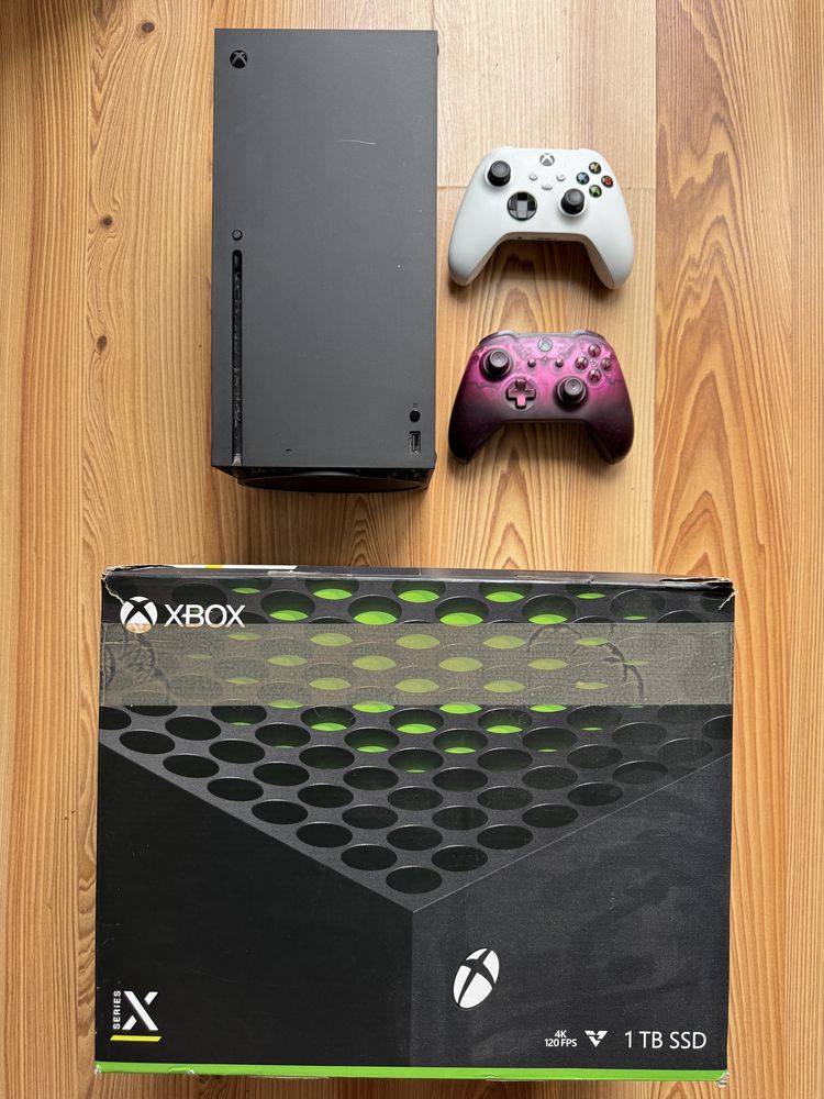 Xbox series x 1tb + 2 pady