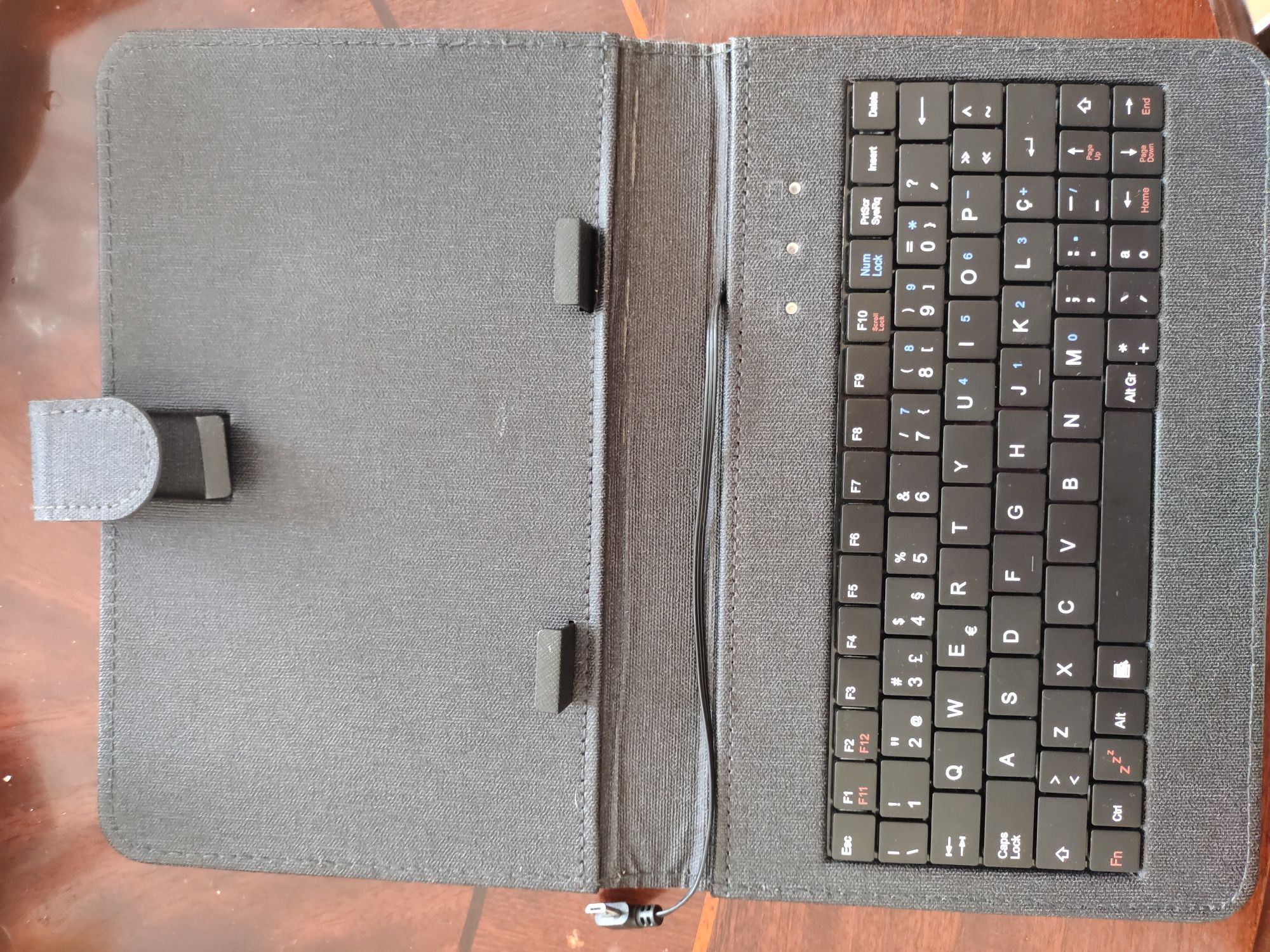 Capa para tablet com teclado