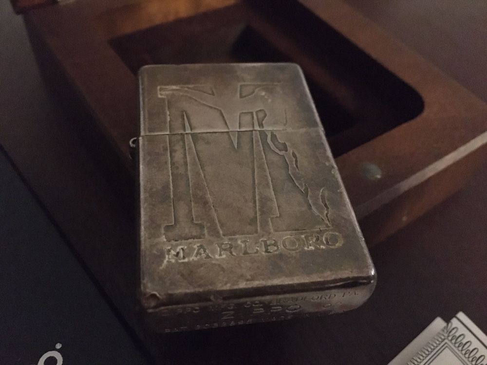 Isqueiro Zippo (edicao especial marlboro)