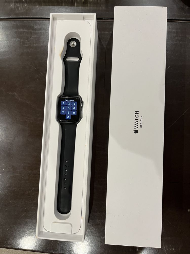 APPLE Watch Sere 3GPS 40 mm Cinz. Sideral com Bracelete Desportiva Mei