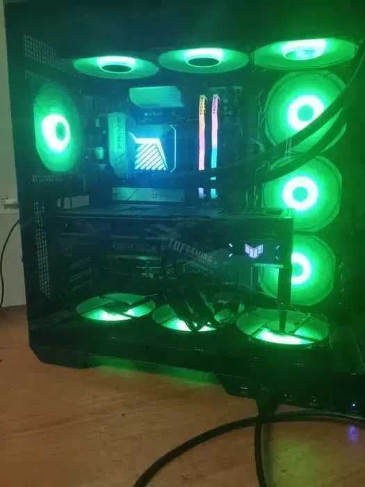 pc gaming high end - ryzen 7 9700X - RTX 5070 - 32GB - 1TB