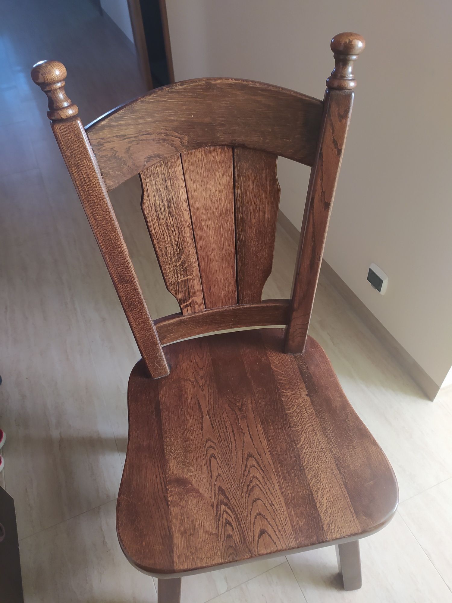 Krzesła dębowe używane