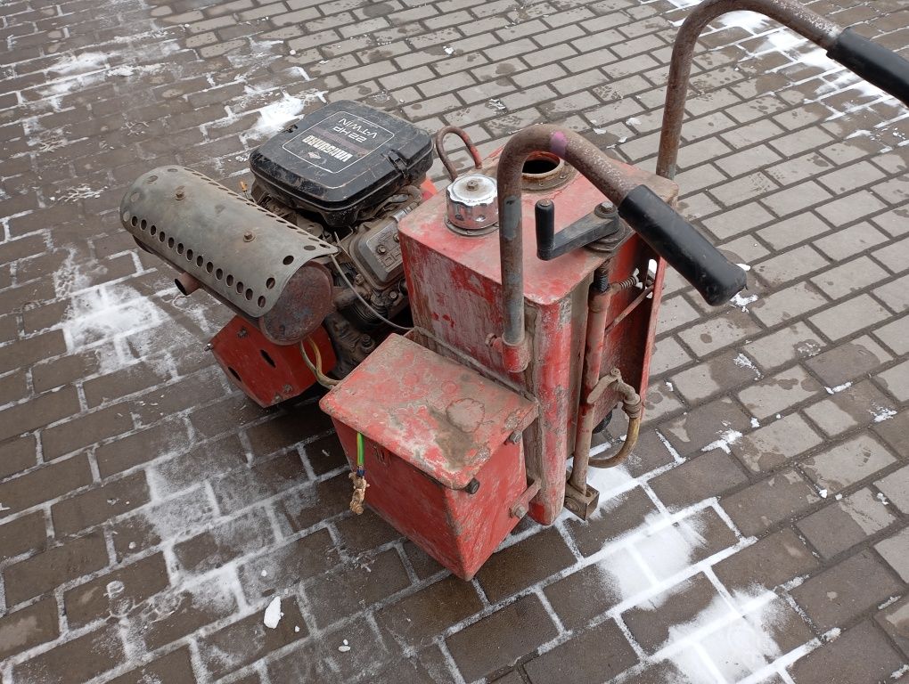 Przecinarka spalinowa do betonu samojezdna vanguard 22 hp b&s