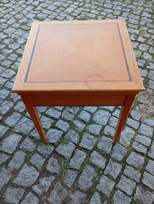 Vendo esta mesa muita bonita bom estado