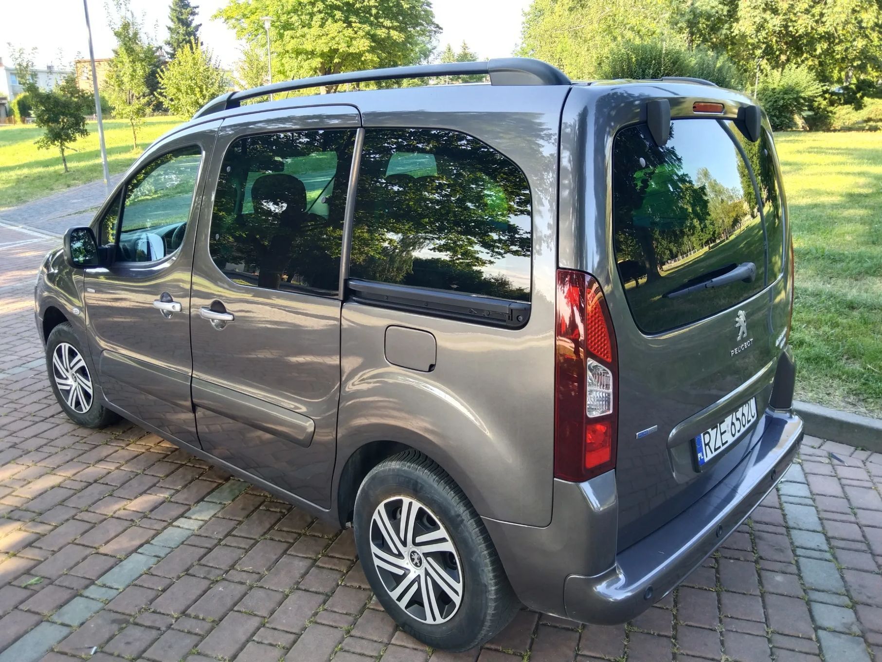 Peugeot Partner Peugeot Partner Tepee STYLE 1.2 benzyna