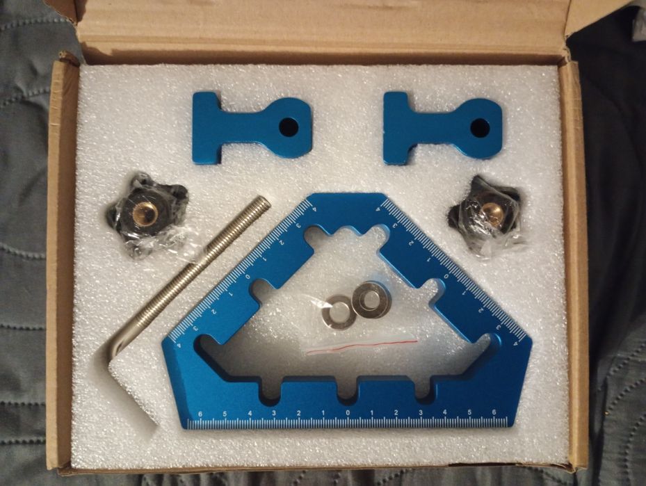 Kątowniki,Klipsy mocujące do obróbki drewna,  2 różne zestawy.