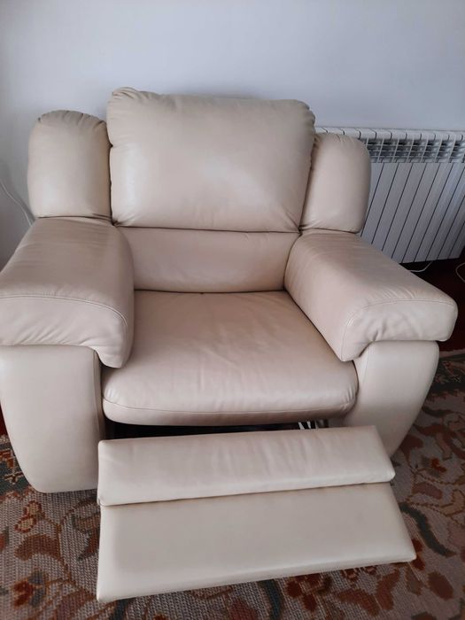 Poltrona bege em pele