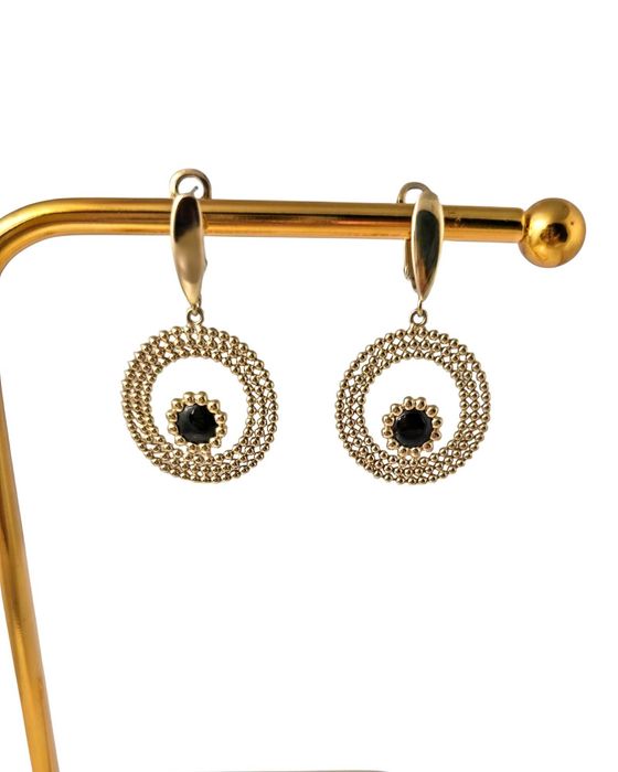 Złote kolczyki z czarnym akcentem na angielskim zapięciu au 585