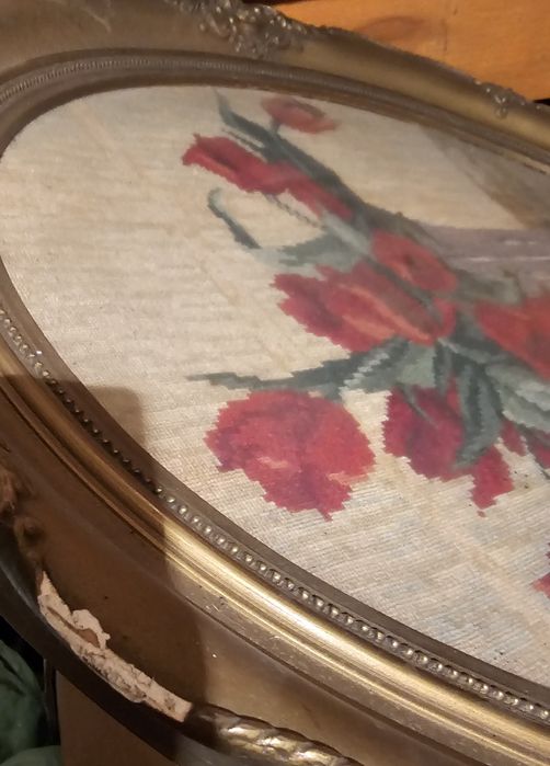 Gobelim reczny tulipany w owalnej ramie retro