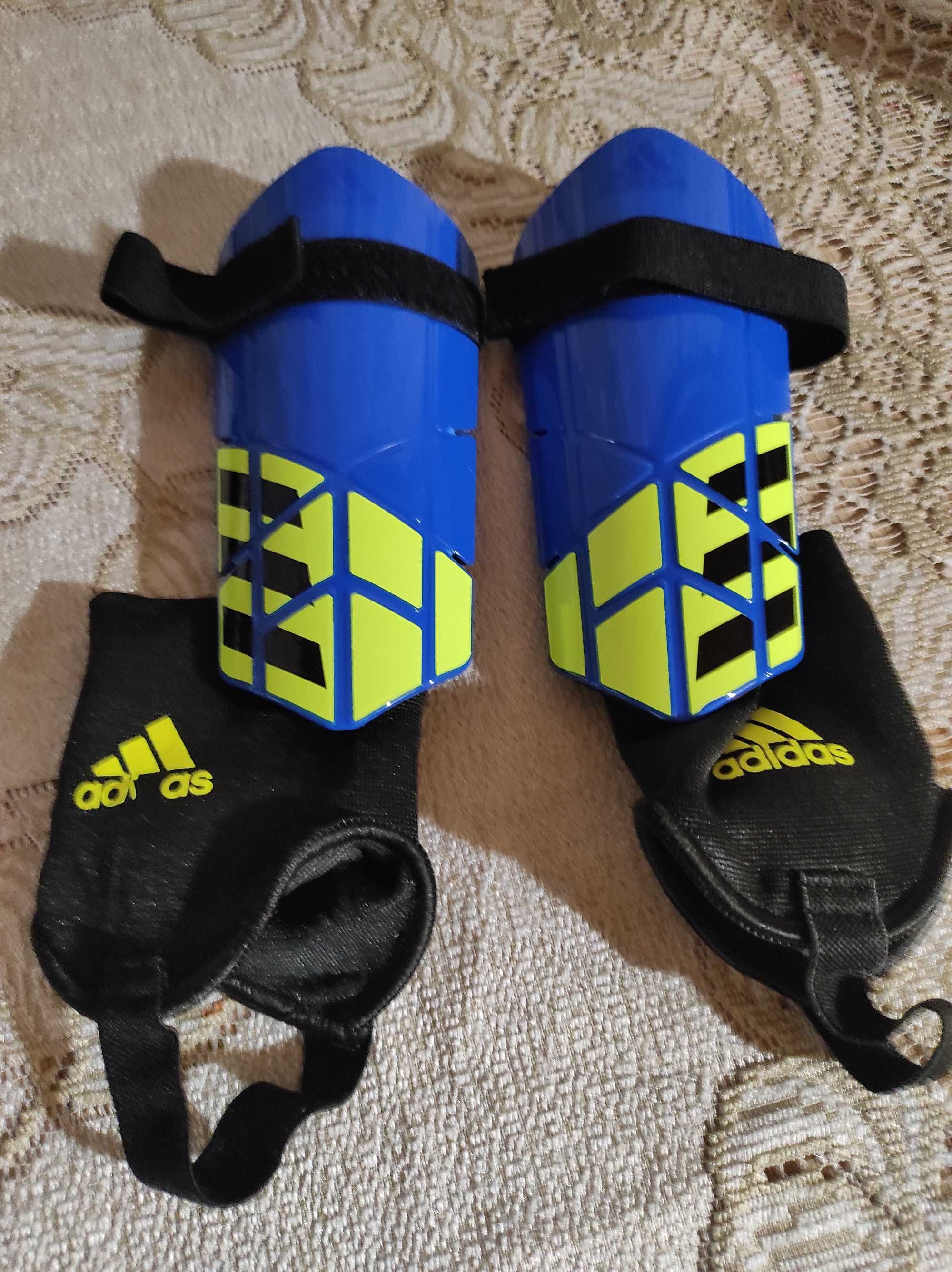 Ochraniacze adidas dla chłopca