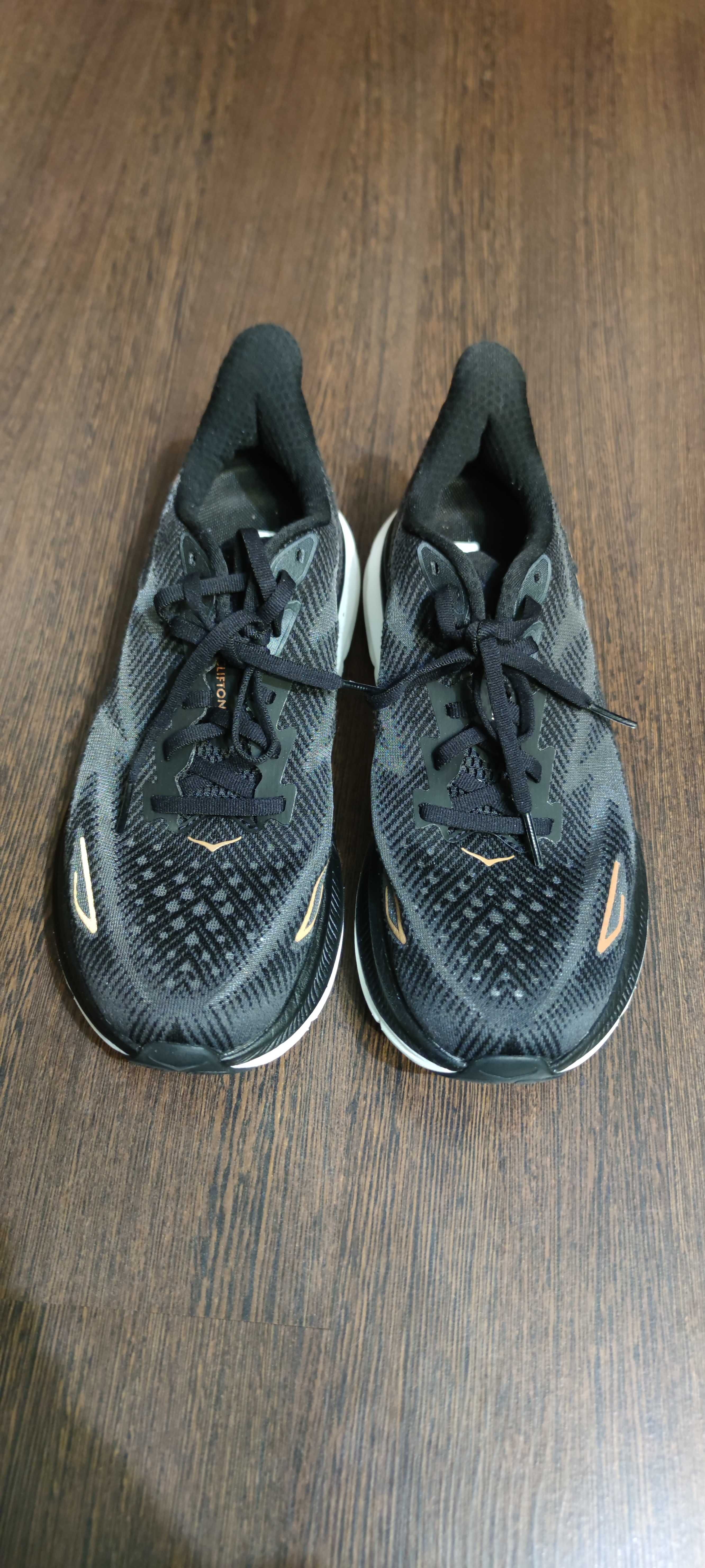 Кросівки Hoka Clifton 9.   Р 41 1/3.  26см