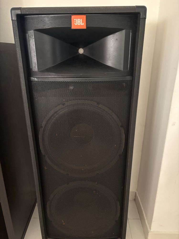 Vendo 2 Colunas JBL TR225