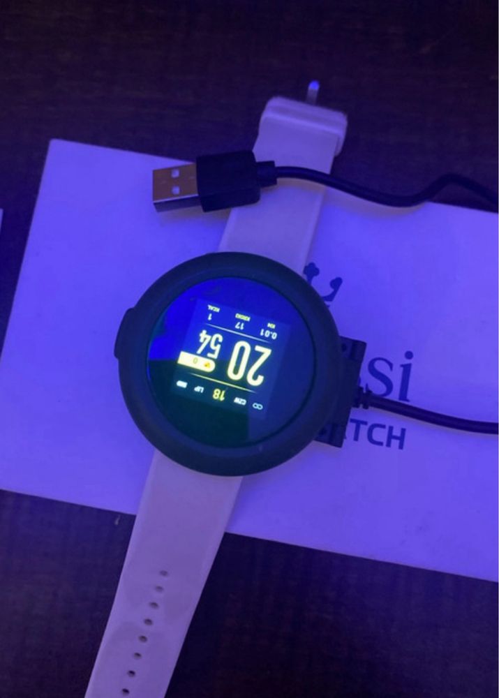 Smartwotch okragla tarcza, dwa paaki plus ochrona tarczy