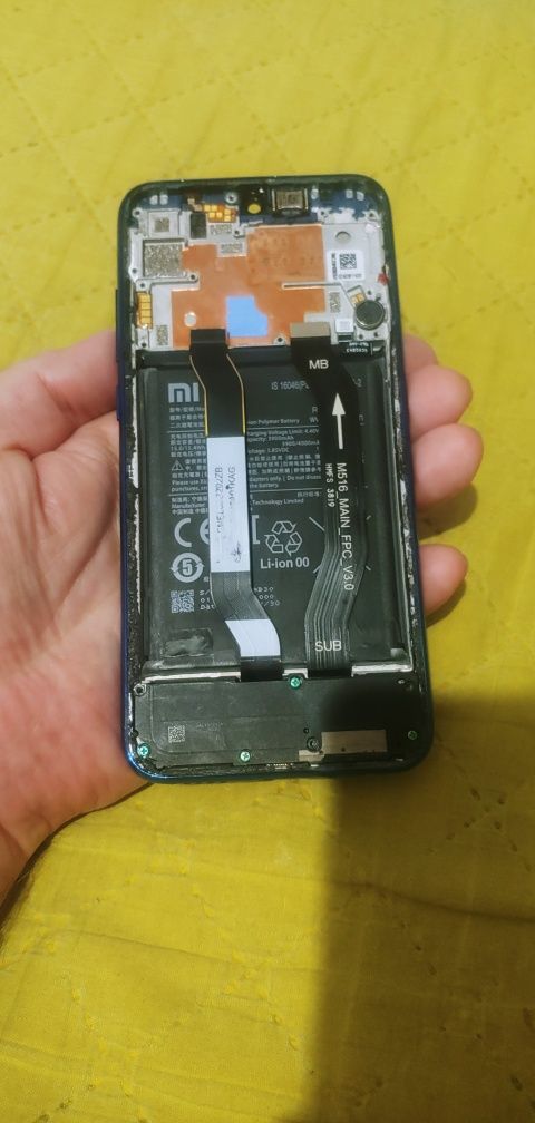 Продам на запчасти телефон Redmi note 8T