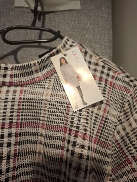 Sukienka w kratkę dzianiny z laycra