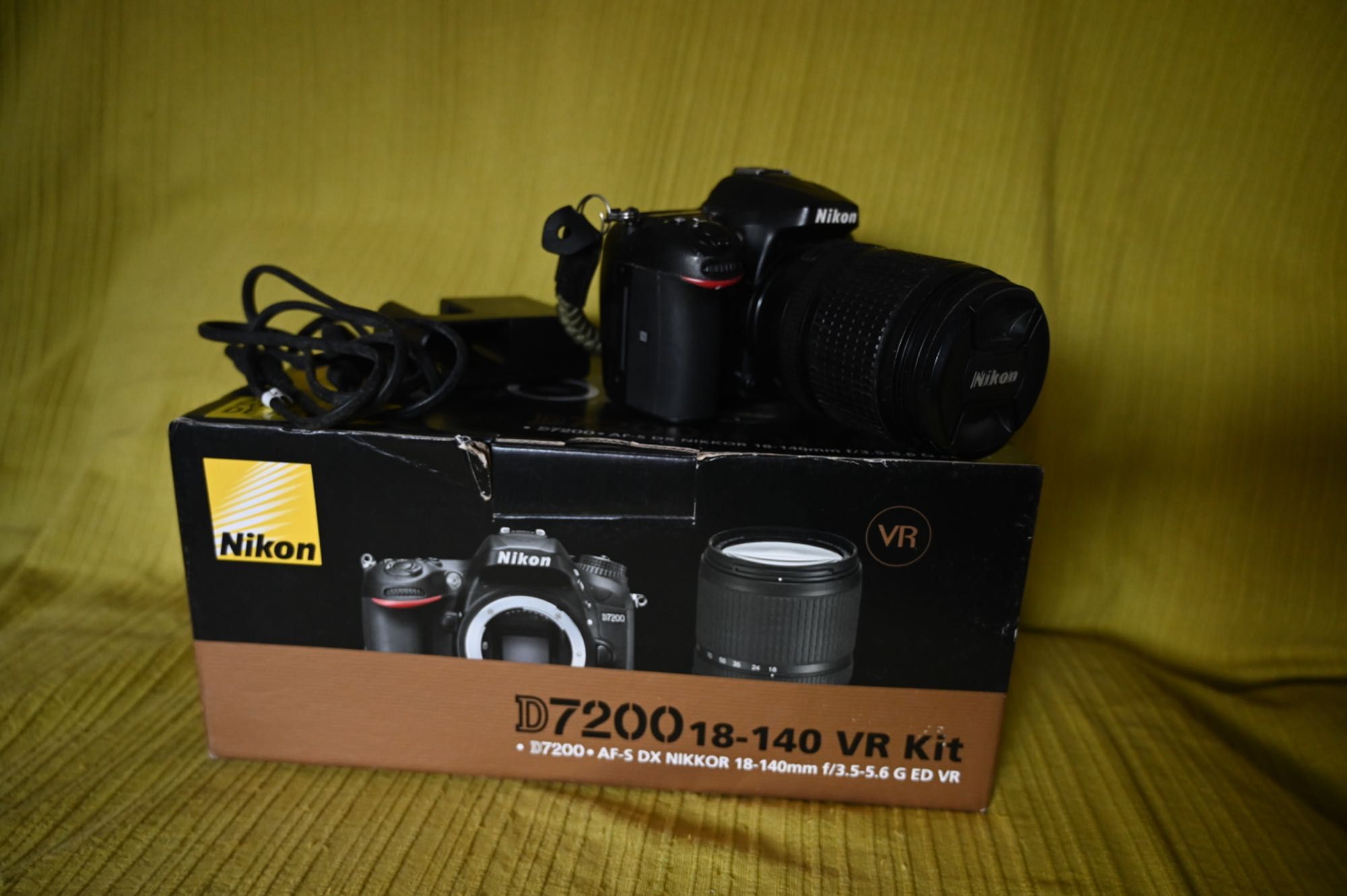Nikon D7200 + Lente 18-140mm/3.5-5.6 + EXTRAS (na descrição)