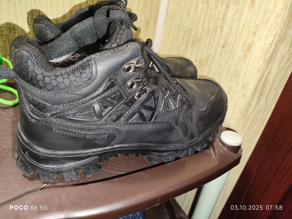 Продам зимові ботинки