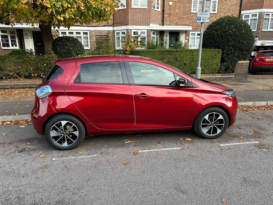 Renault Zoe 2019 40 кВт Правий руль розмитнена в Україні.