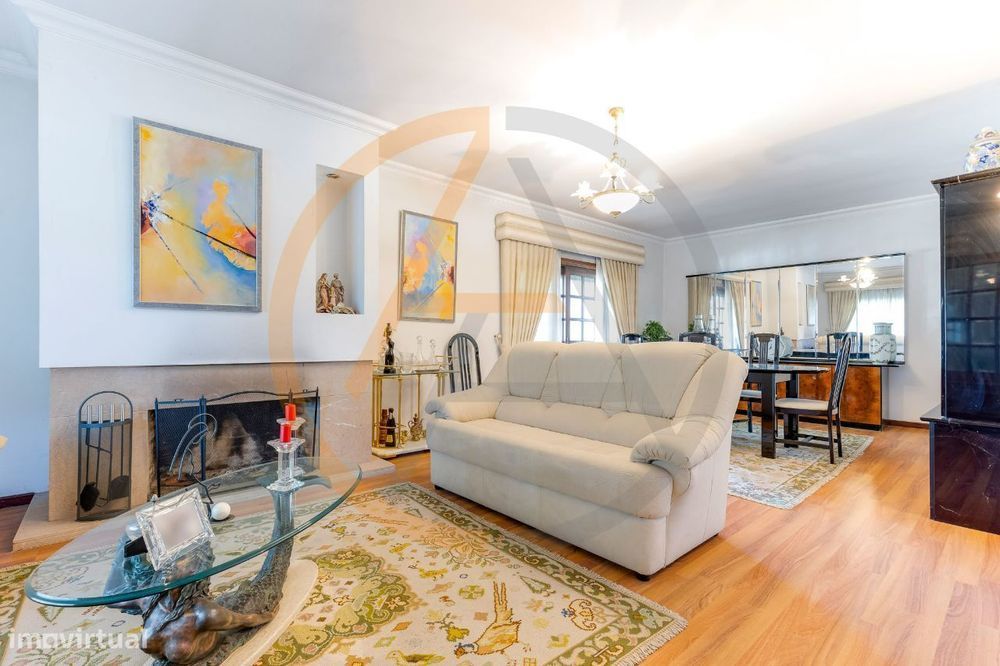 Moradia T5 com Piscina, Espaço Exterior e Garagem | Trofa