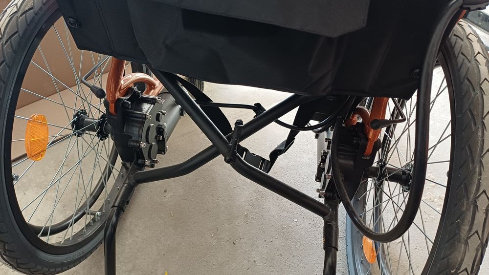 Elektryczny wózek inwalidzki + wózek tradycyjny