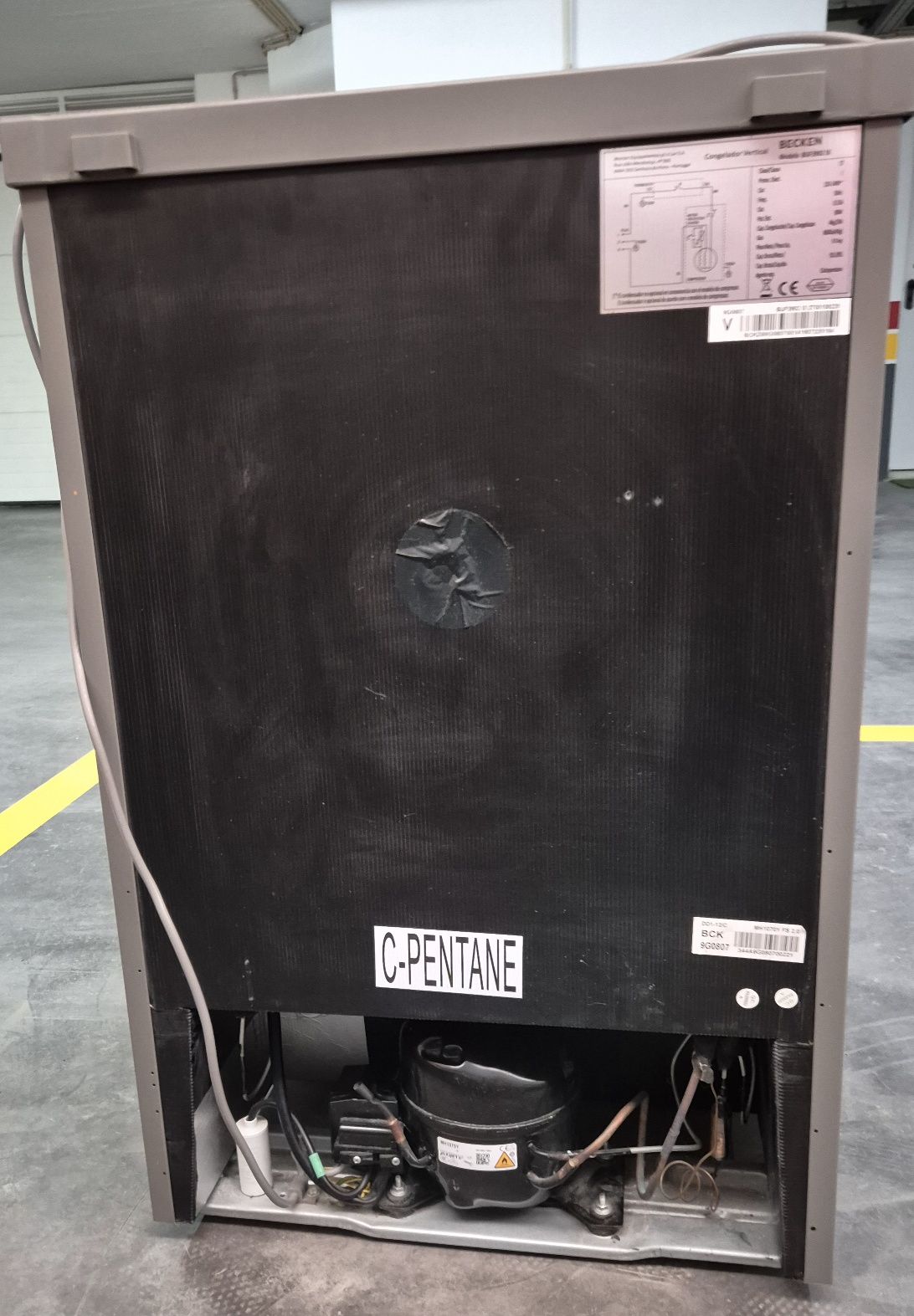 Vendo Arca congeladora BECKEN BUF3902 IX (85 L)