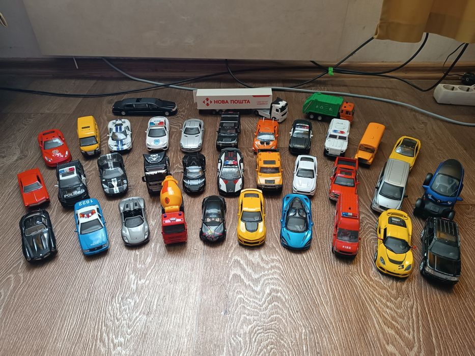 Металеві машинки