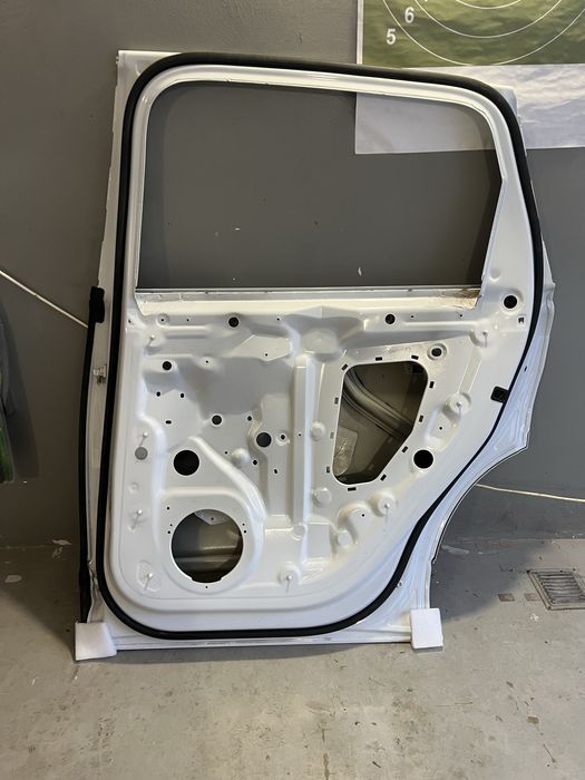 Дверька задня права Audi q7 4m 2023