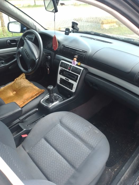 Vendo Audi A4 motor 1.9 TDI muito boa de mecânica com 300.00 km