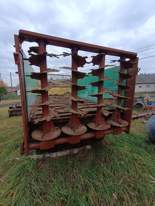 Rozrzutnik obornika 8t