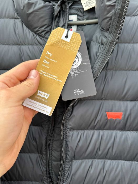 Пуховик на осінь Levis оригін розміра в наявності S M L XL два кольори
