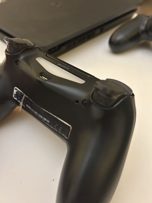 Ps4 slim 1tb 2 pady