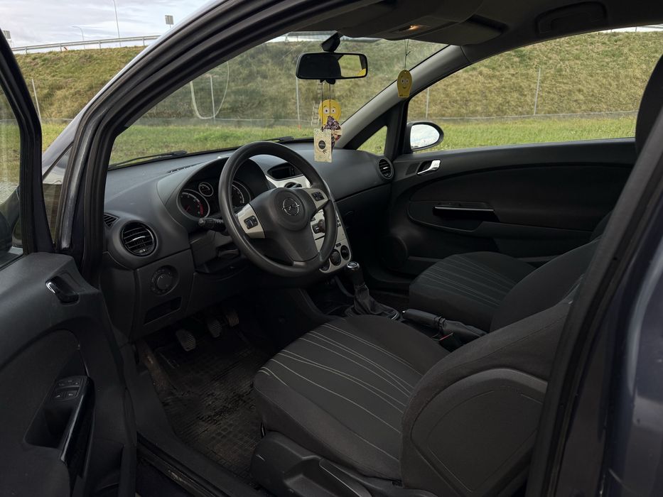 Opel Corsa D 1.2 benzyna 80 koni klima tempomat centralny zamek