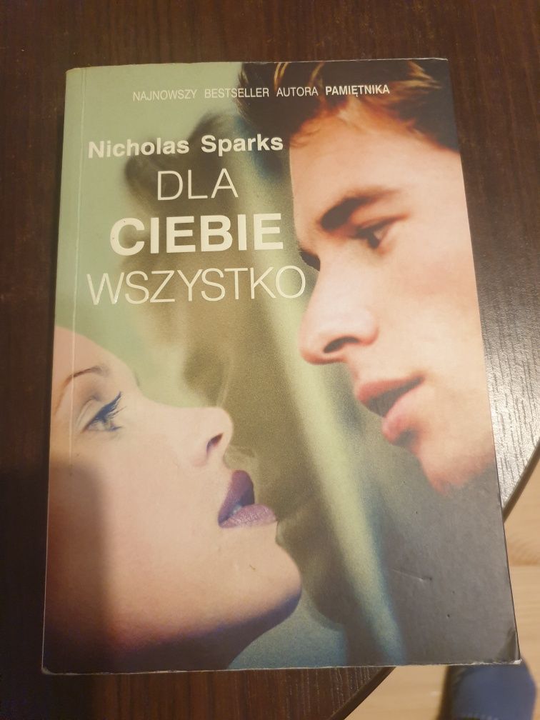 Książka "Dla ciebie wszystko" Nicolasa Sparksa
