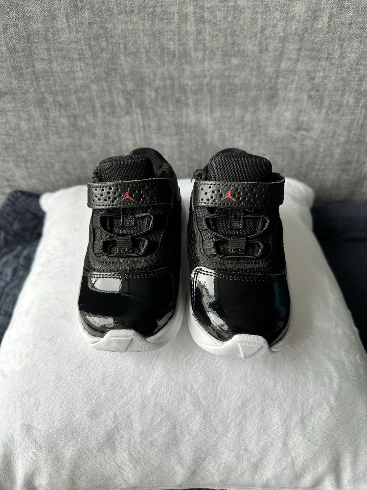 Кросівки дитячі Jordan 11 CMFT Low Bred (TD) CZ0906-005 US6c