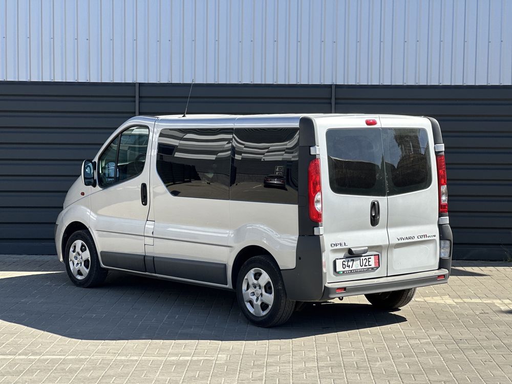 Opel Vivaro Passenger