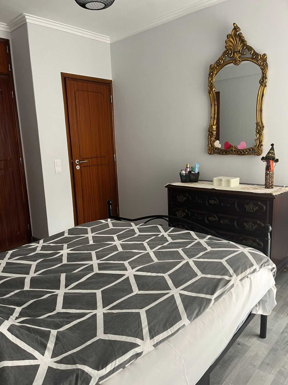 Alugo quarto em Linda-a-Velha