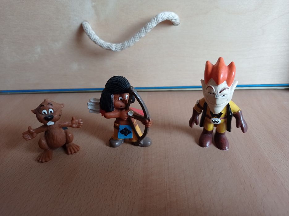 Lote Figuras em PVC com defeito