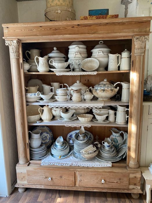 Stara drewniana szafa