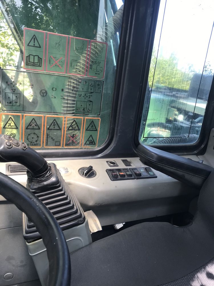 Продам полноповоротный экскаватор komatsu 170