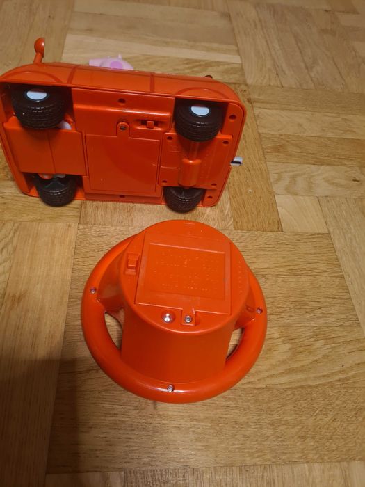 Peppa Pig i rodzina oraz samoch zdalnie sterowany