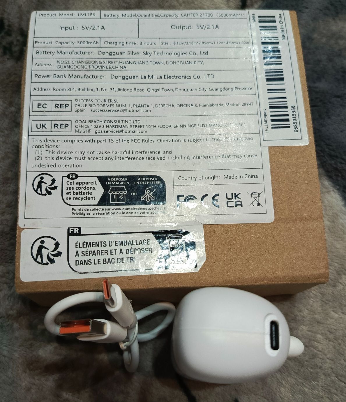 Przenośny powerbank z Wejściem i Wyjściem USB C.