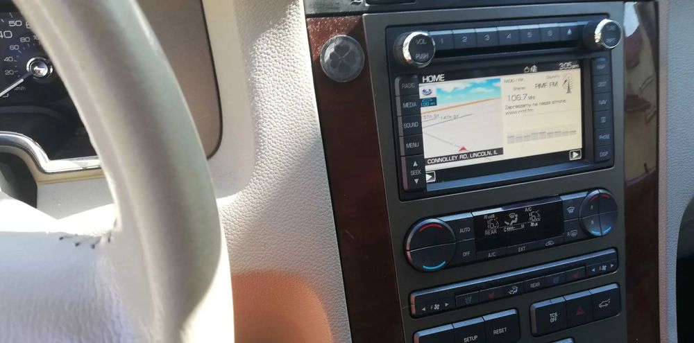 Lincoln Navigator Super luksusowy Lincoln Navigator 5.4 l. LPG ,4x4, 7 osób, 2014r.