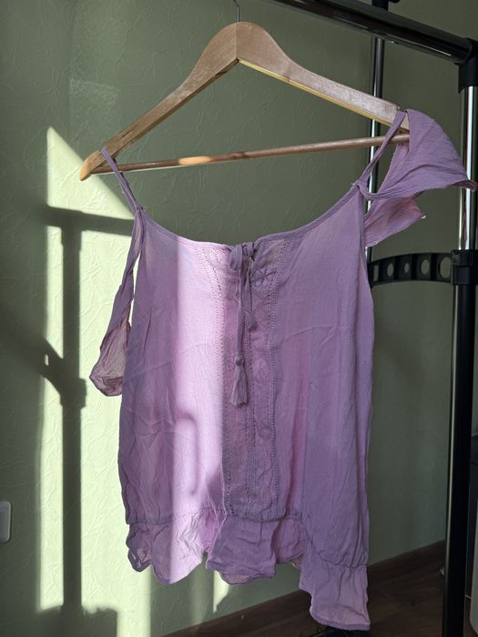 Літній топ на бретелях