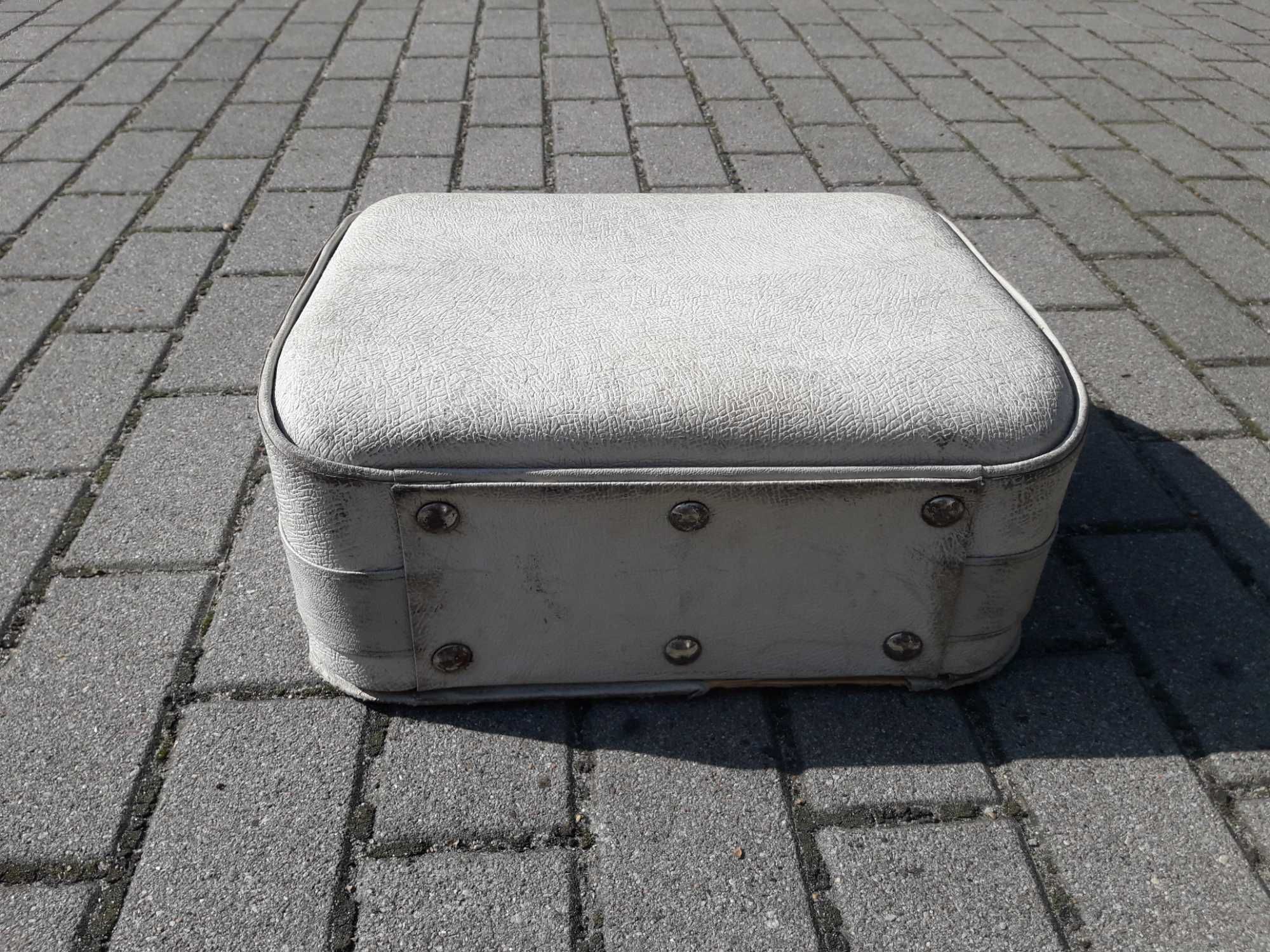 Stara walizkowa maszyna do pisania CONSUL PRL design lata 50 60