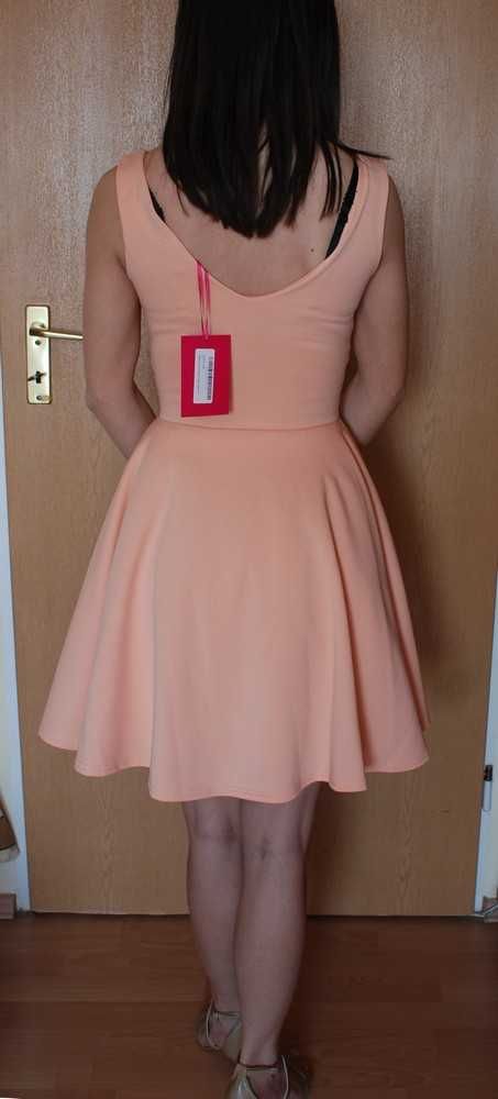 Sukienka suknia rozkloszowana brzoskwiniowa M 38 biodra uniwersalne