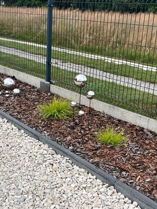 Nowe Kule ogrodowe srebrne na piku