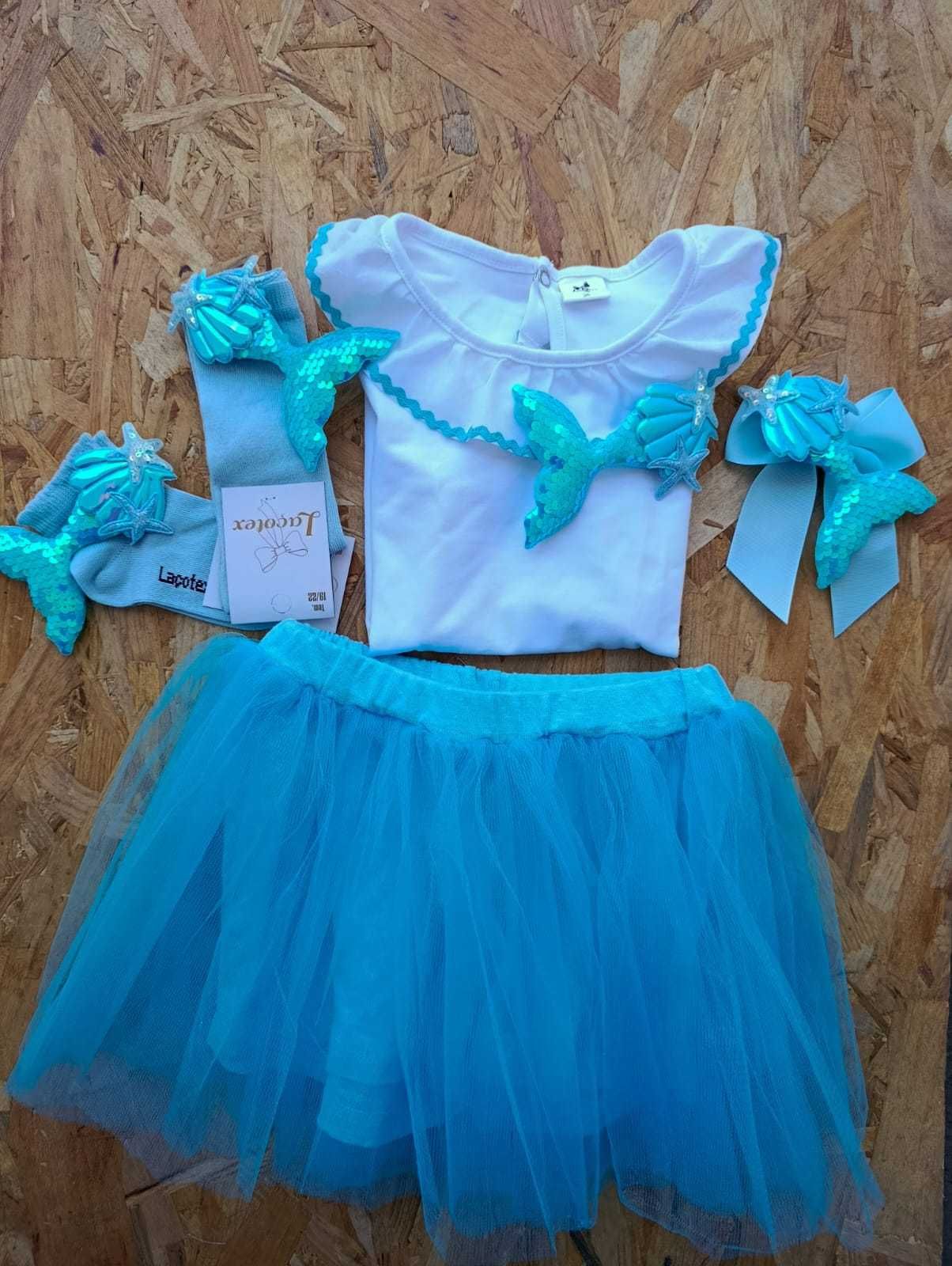 Conjunto camisola(manga curta ou comprida) + Saia + meias