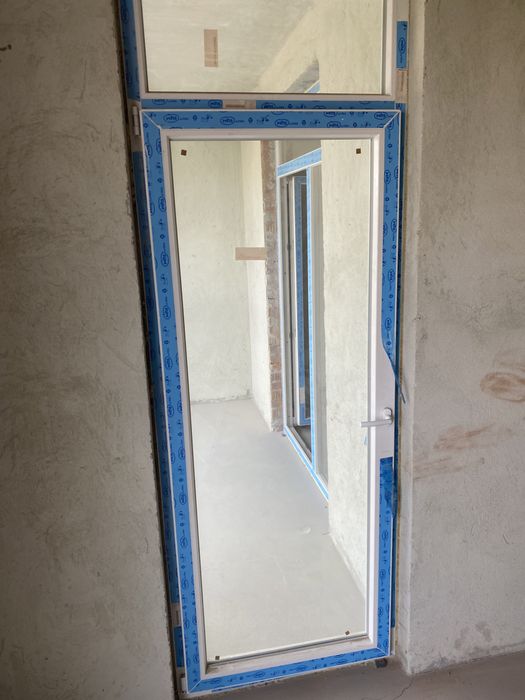 Двері балконні Veka. Балконний пройом