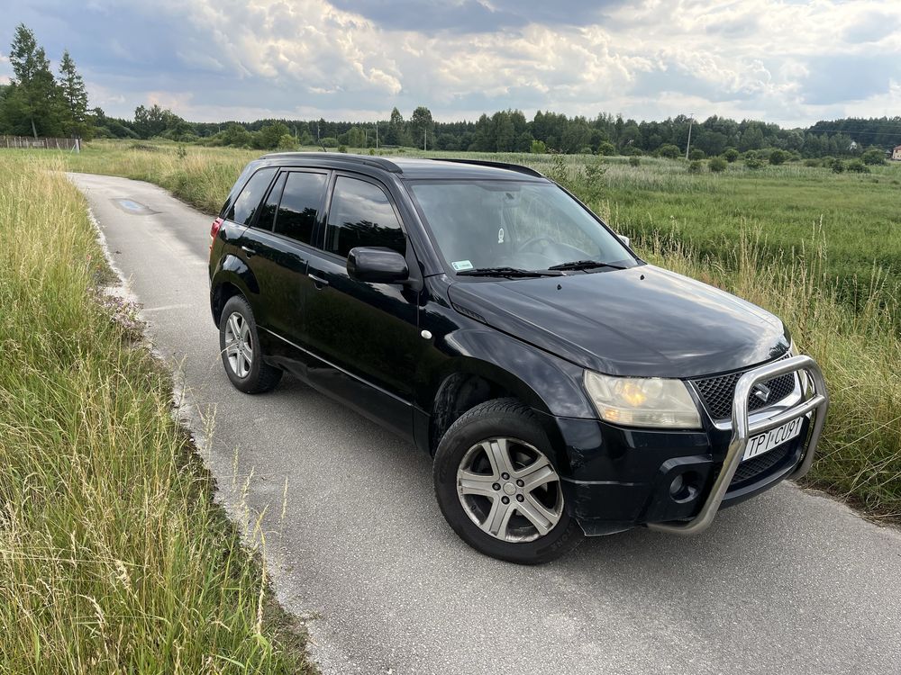 Sprzedam Suzuki Vitare z 2006 roku. Dlugie opłaty.