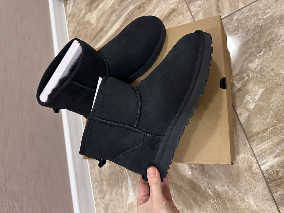 Тепленькі UGG у чорному кольорі 40-41 розмір 26,5 - 27 см